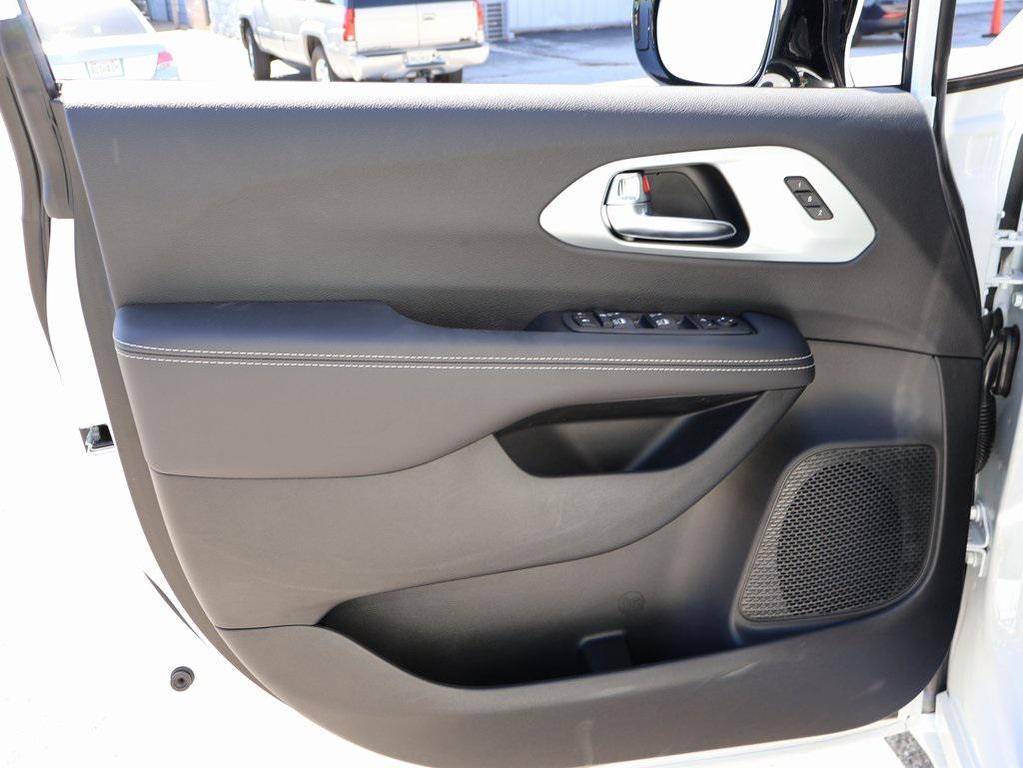 new 2026 Chrysler Pacifica car, priced at $51,410