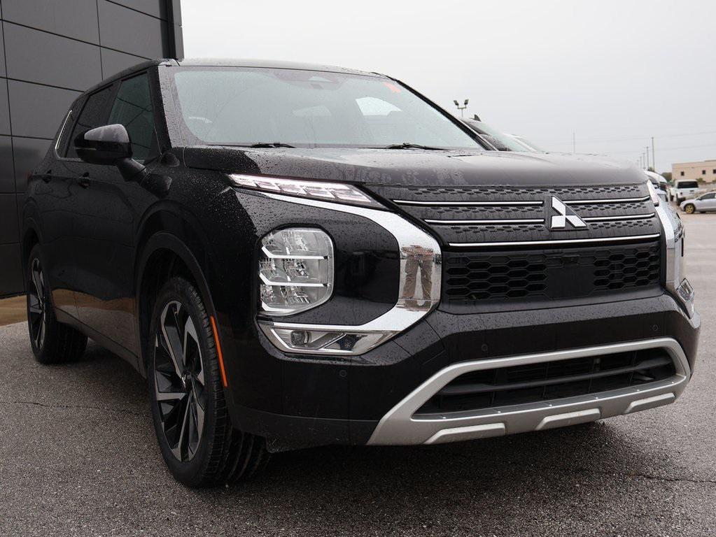 used 2024 Mitsubishi Outlander car, priced at $23,899