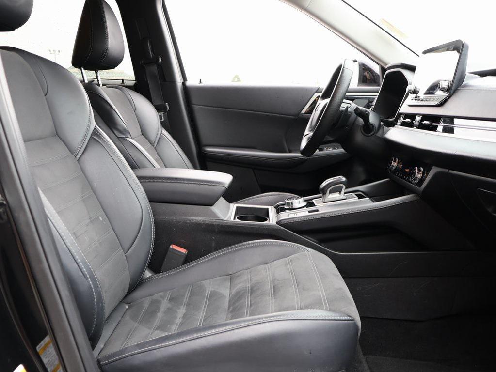 used 2024 Mitsubishi Outlander car, priced at $23,899