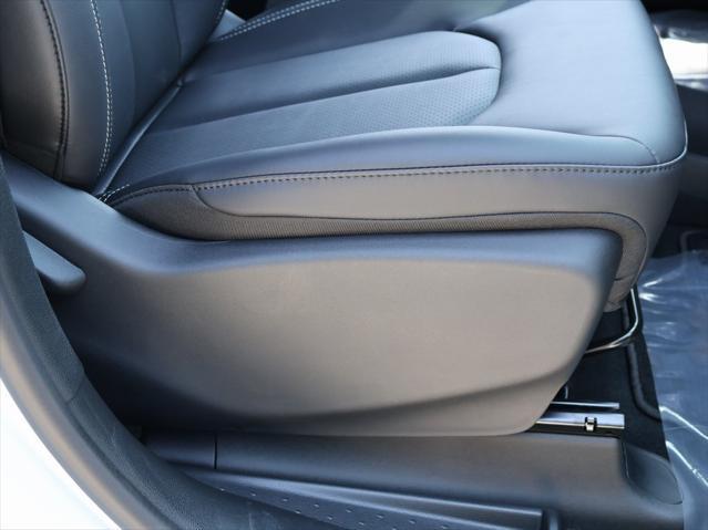 new 2025 Chrysler Pacifica car, priced at $39,252