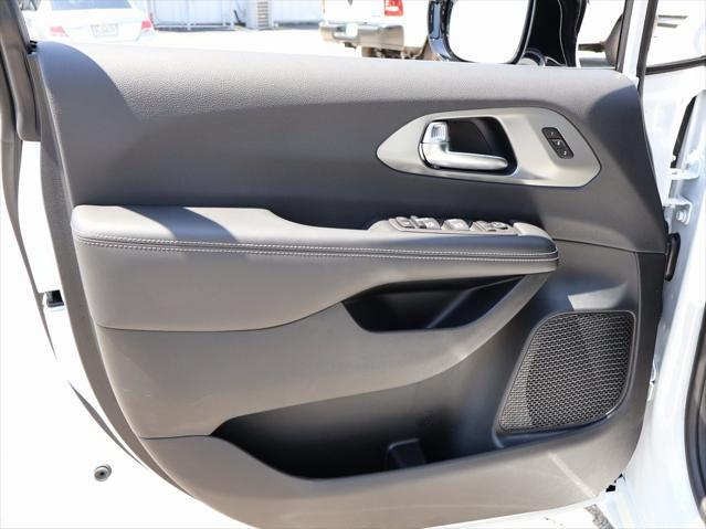 new 2025 Chrysler Pacifica car, priced at $39,252