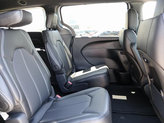 new 2025 Chrysler Pacifica car, priced at $39,252