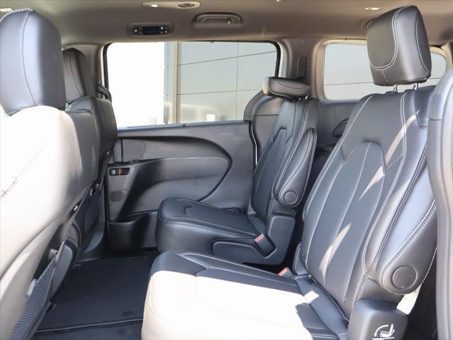 new 2025 Chrysler Pacifica car, priced at $39,252