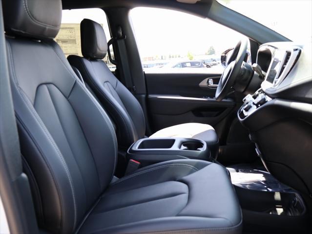 new 2025 Chrysler Pacifica car, priced at $39,252