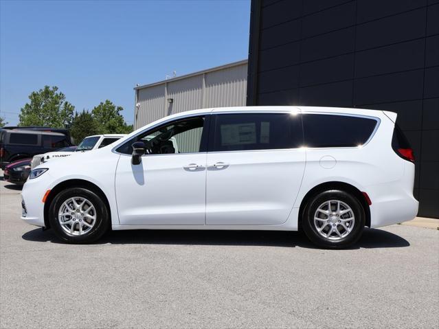new 2025 Chrysler Pacifica car, priced at $39,252