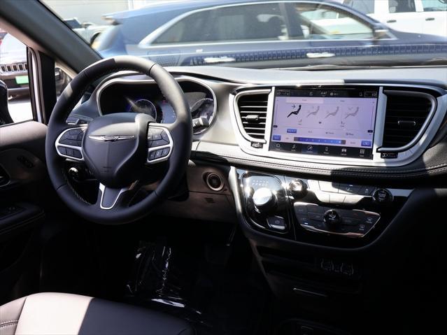 new 2025 Chrysler Pacifica car, priced at $39,252