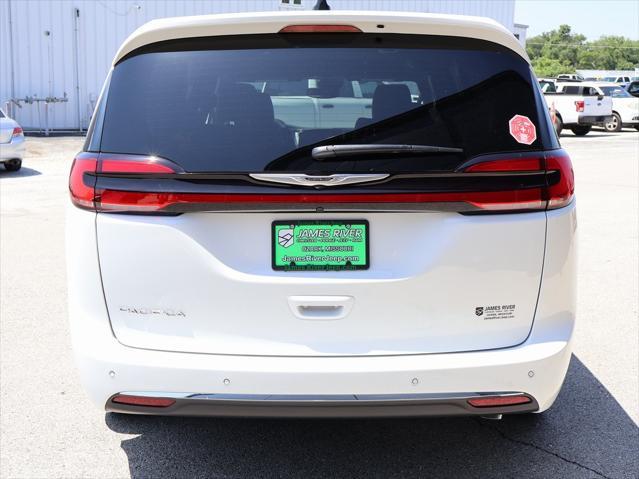 new 2025 Chrysler Pacifica car, priced at $39,252