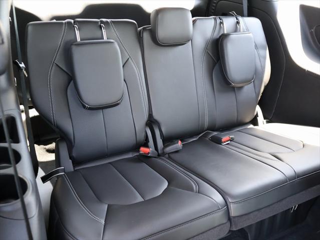 new 2025 Chrysler Pacifica car, priced at $39,252