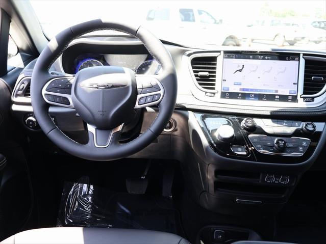 new 2025 Chrysler Pacifica car, priced at $39,252