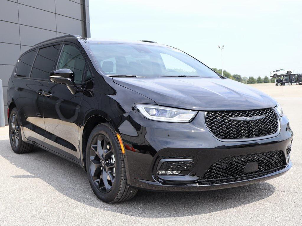 new 2026 Chrysler Pacifica car, priced at $48,580