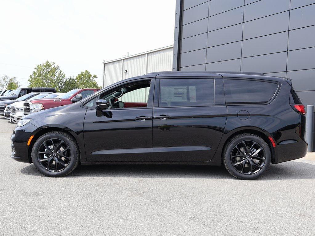 new 2026 Chrysler Pacifica car, priced at $48,580
