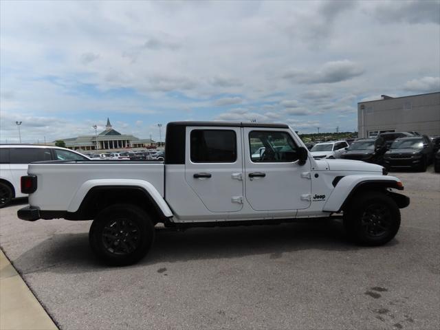 new 2024 Jeep Gladiator car, priced at $49,677