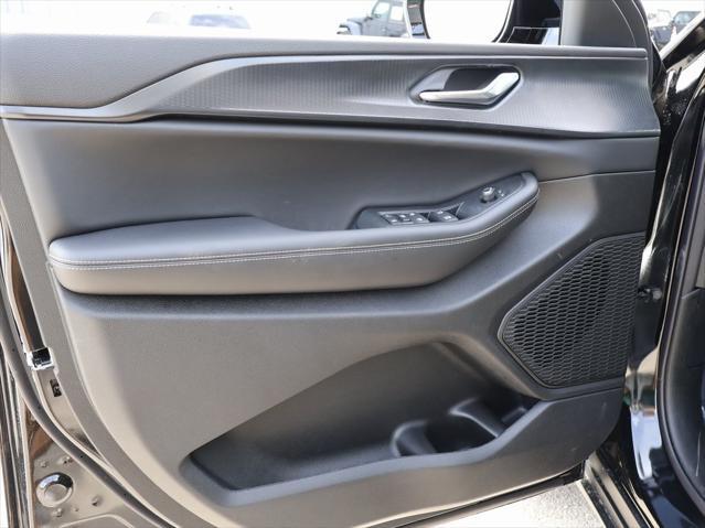 new 2025 Jeep Grand Cherokee car, priced at $40,160