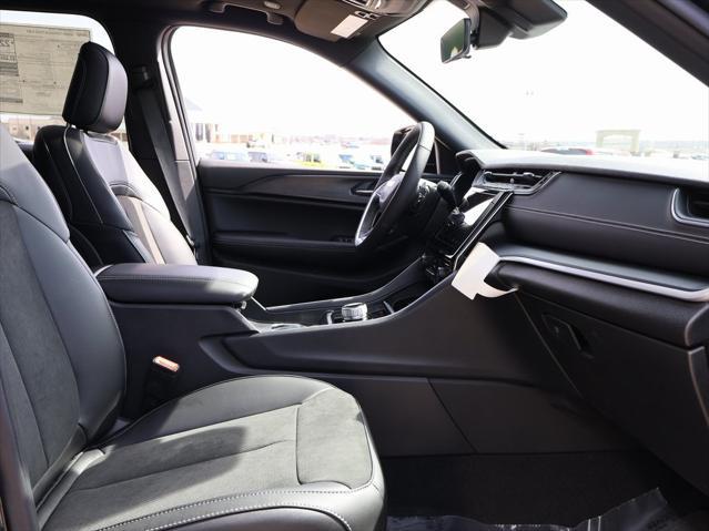new 2025 Jeep Grand Cherokee car, priced at $40,160