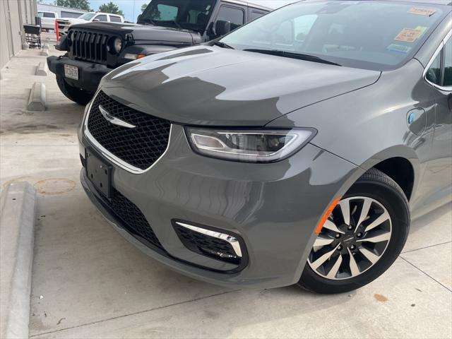 used 2022 Chrysler Pacifica Hybrid car, priced at $30,999