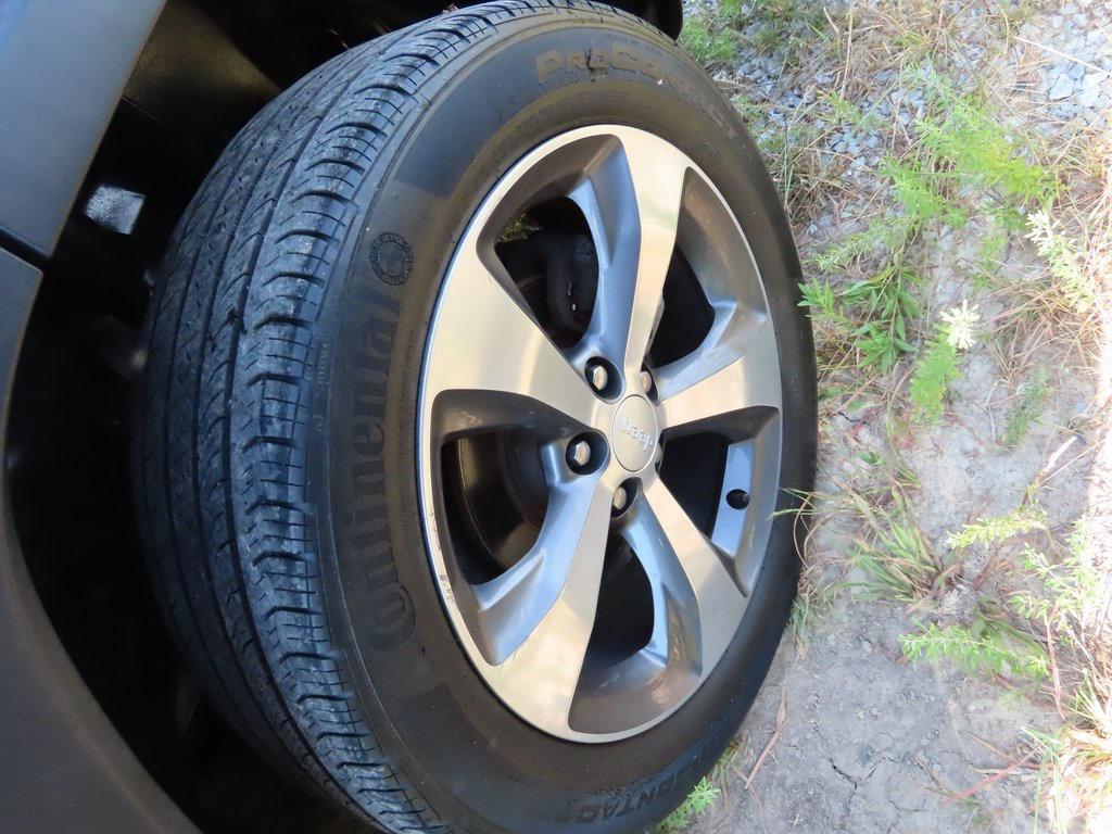 used 2019 Jeep Cherokee car, priced at $15,499
