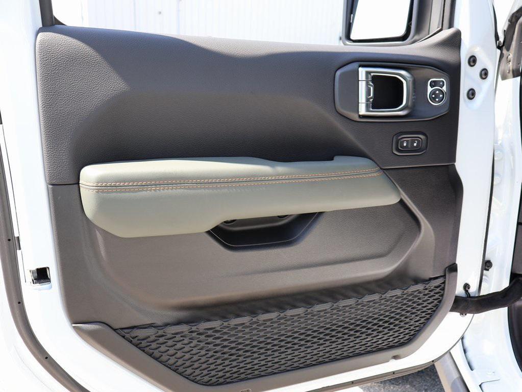 new 2025 Jeep Gladiator car, priced at $51,485