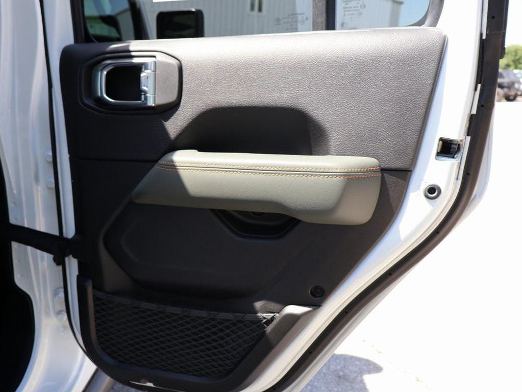 new 2025 Jeep Gladiator car, priced at $51,485