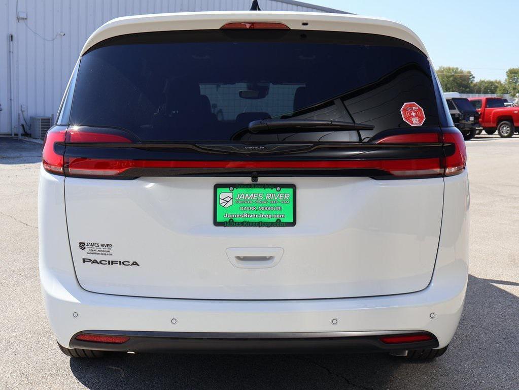 new 2026 Chrysler Pacifica car, priced at $44,815