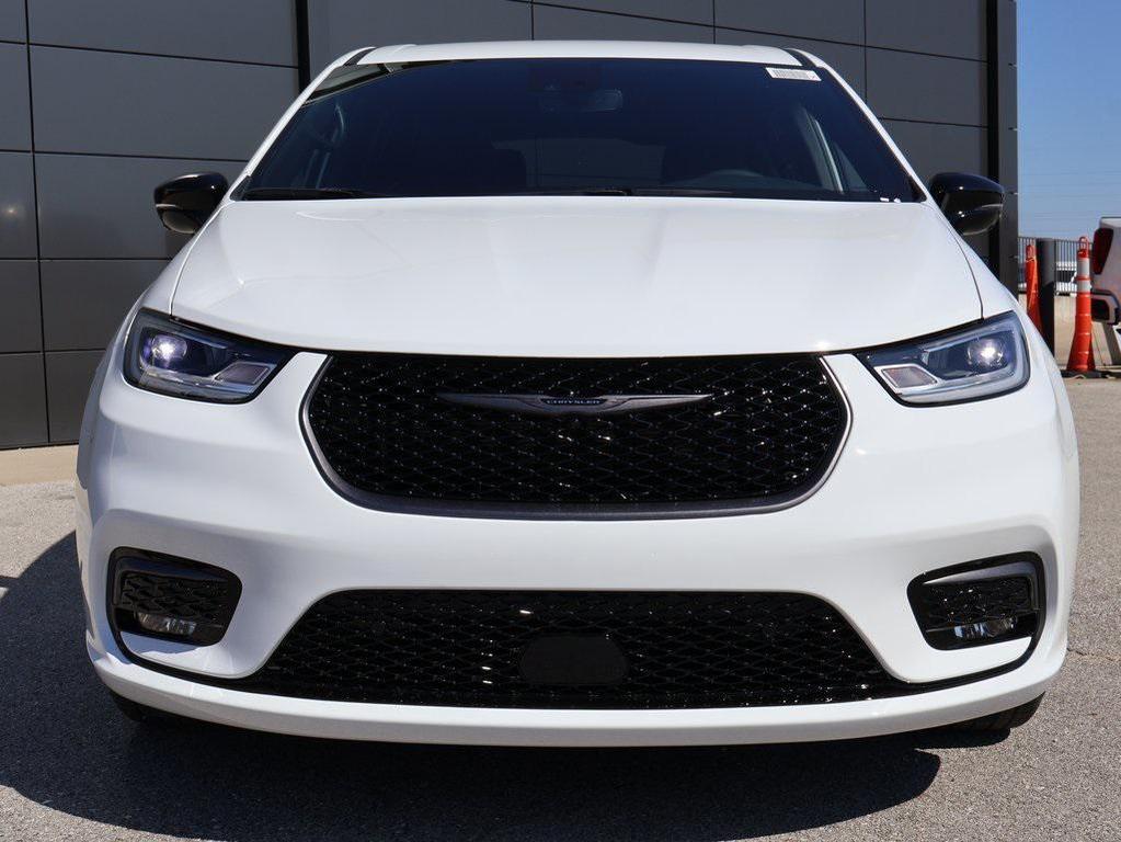 new 2026 Chrysler Pacifica car, priced at $44,815