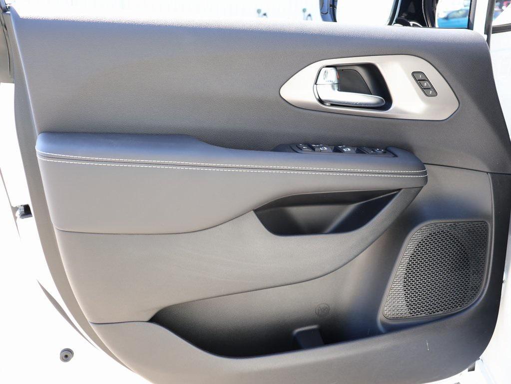 new 2026 Chrysler Pacifica car, priced at $44,815