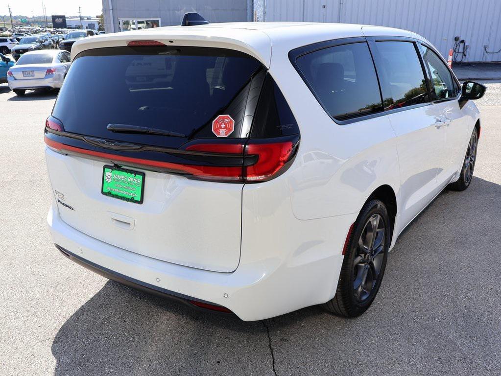 new 2026 Chrysler Pacifica car, priced at $44,815