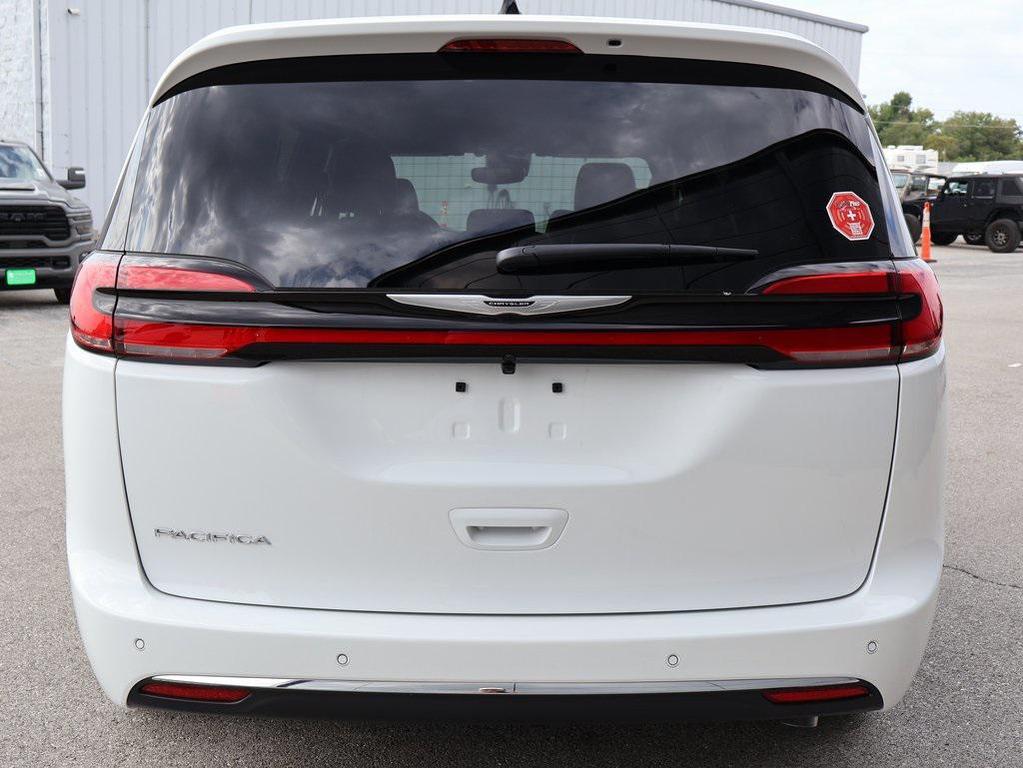 new 2026 Chrysler Pacifica car, priced at $43,272