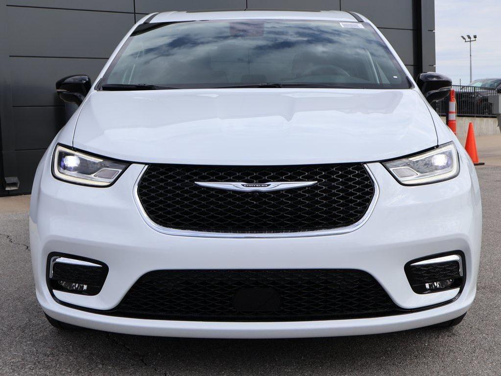 new 2026 Chrysler Pacifica car, priced at $43,272