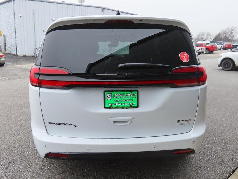 new 2024 Chrysler Pacifica car, priced at $44,685