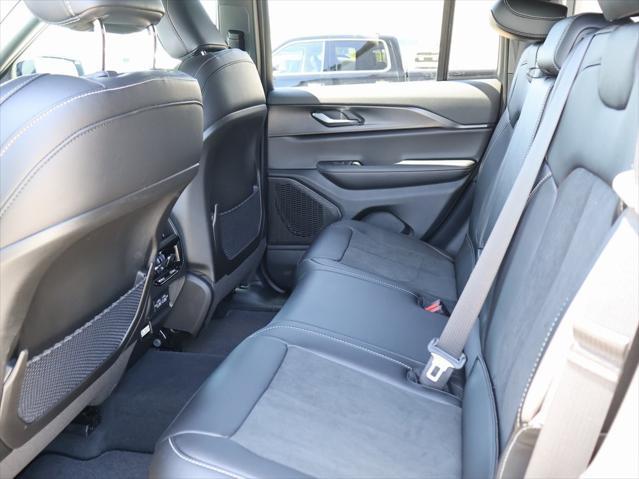 new 2025 Jeep Grand Cherokee car, priced at $40,160