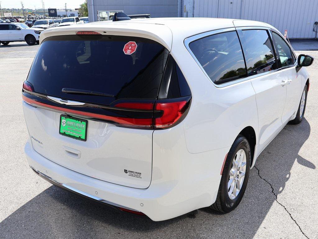 new 2026 Chrysler Pacifica car, priced at $43,581