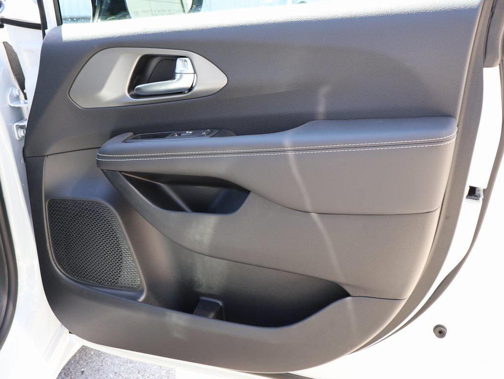 new 2026 Chrysler Pacifica car, priced at $43,581