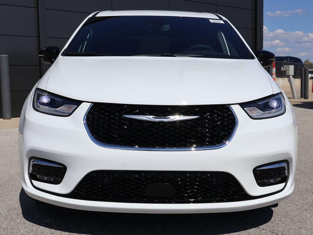 new 2026 Chrysler Pacifica car, priced at $43,581