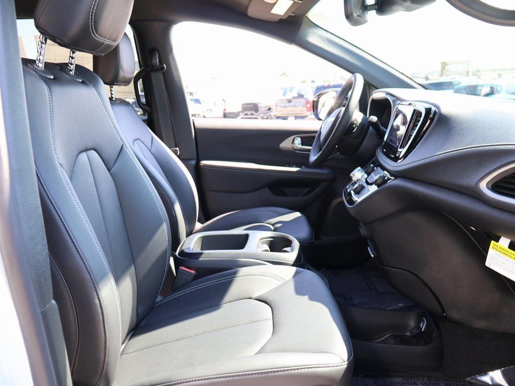 new 2026 Chrysler Pacifica car, priced at $43,581