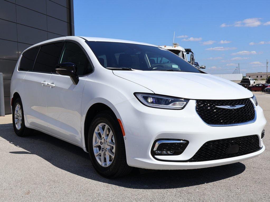new 2026 Chrysler Pacifica car, priced at $43,581