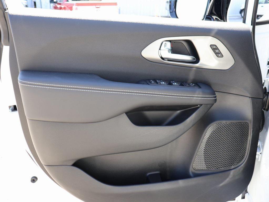 new 2026 Chrysler Pacifica car, priced at $43,581