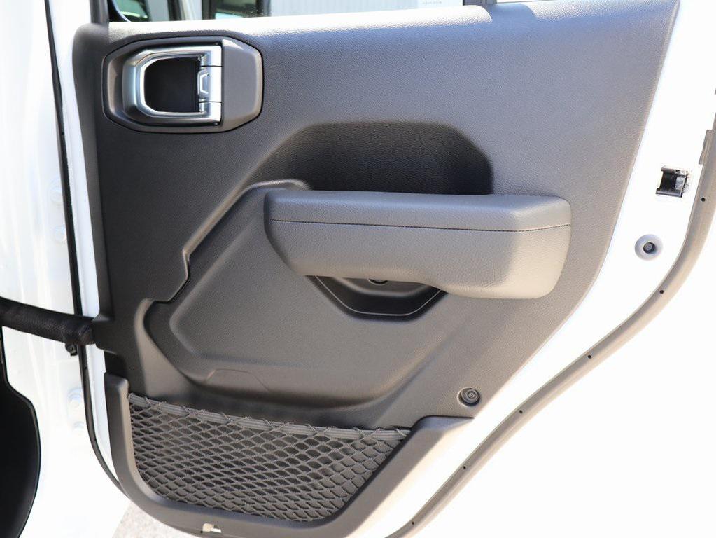 new 2025 Jeep Gladiator car, priced at $46,091
