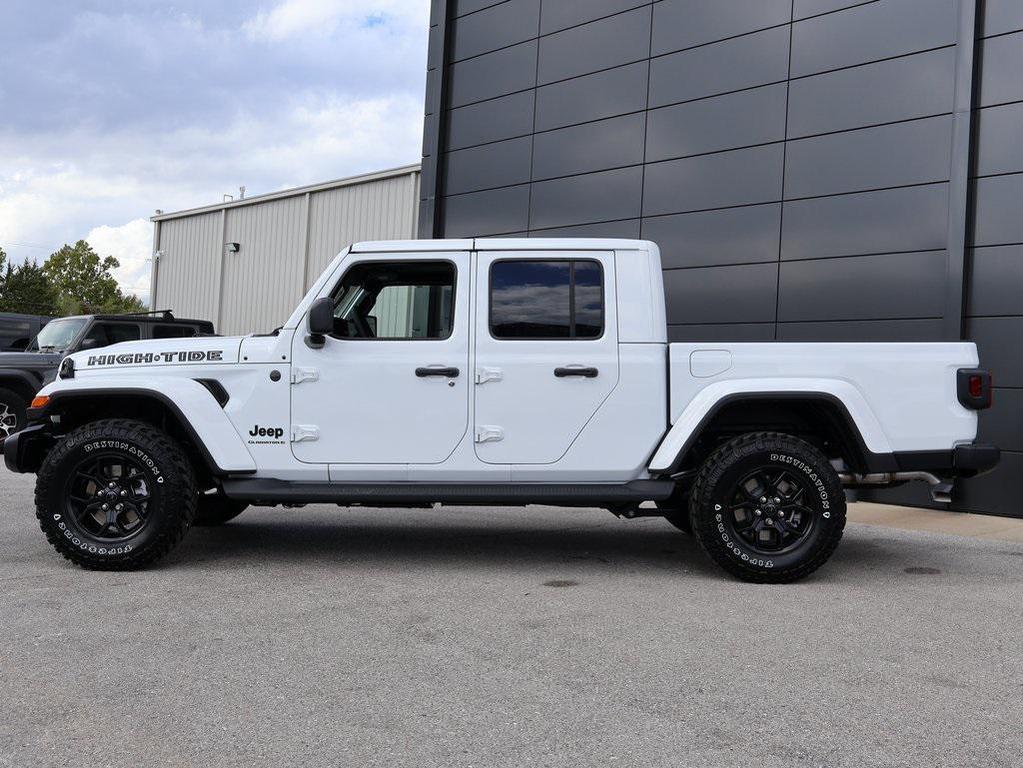 new 2025 Jeep Gladiator car, priced at $43,379