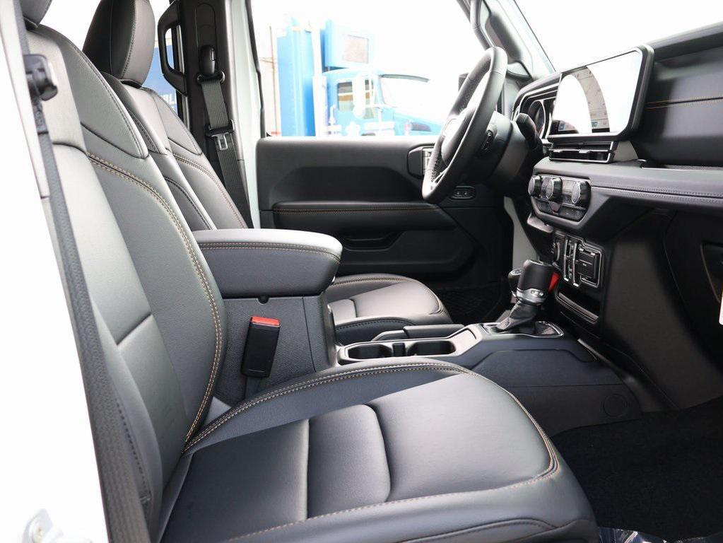 new 2025 Jeep Gladiator car, priced at $43,379