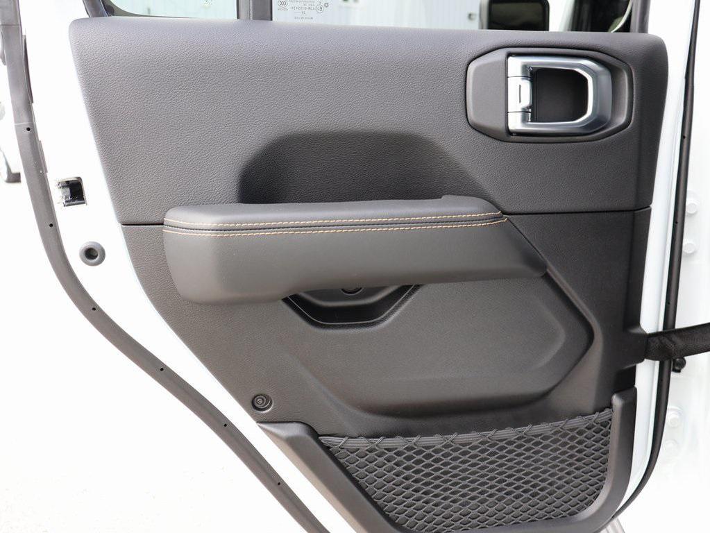 new 2025 Jeep Gladiator car, priced at $43,379