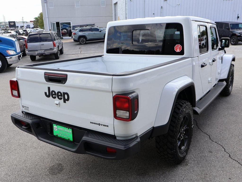 new 2025 Jeep Gladiator car, priced at $43,379