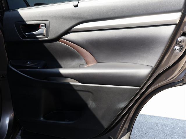 used 2018 Toyota Highlander car, priced at $23,299