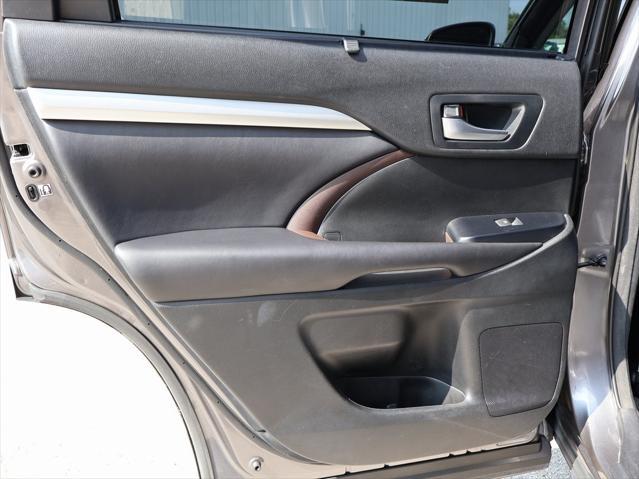 used 2018 Toyota Highlander car, priced at $23,299