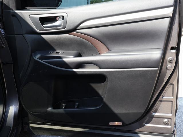 used 2018 Toyota Highlander car, priced at $23,299