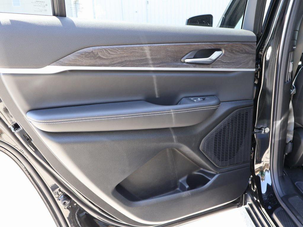 new 2025 Jeep Grand Cherokee L car, priced at $44,727