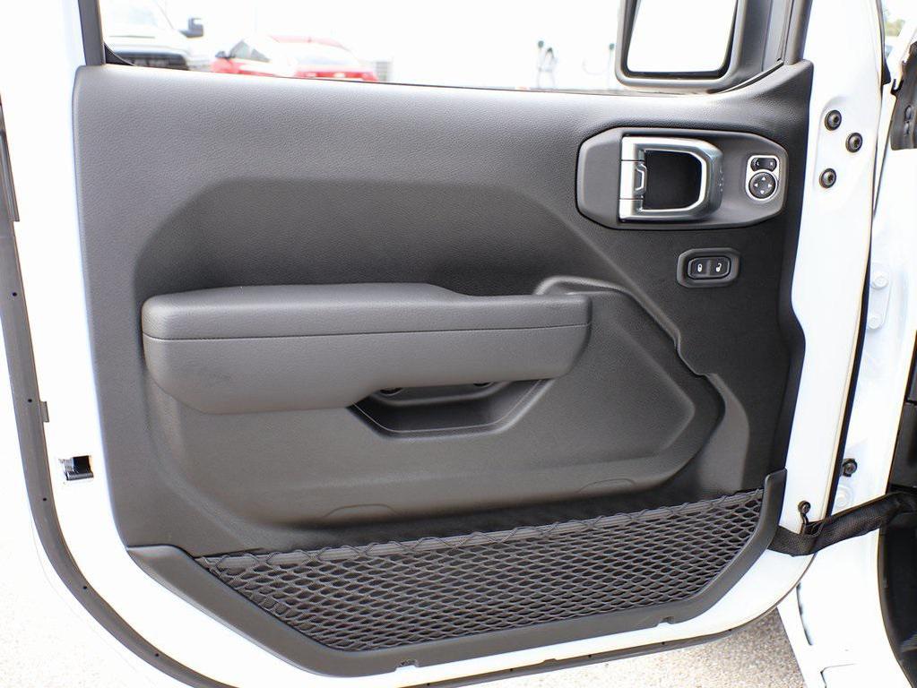 new 2025 Jeep Wrangler car, priced at $47,075
