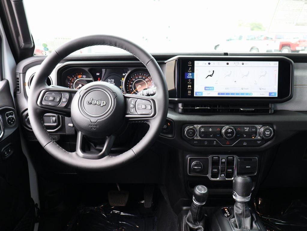 new 2025 Jeep Wrangler car, priced at $47,075