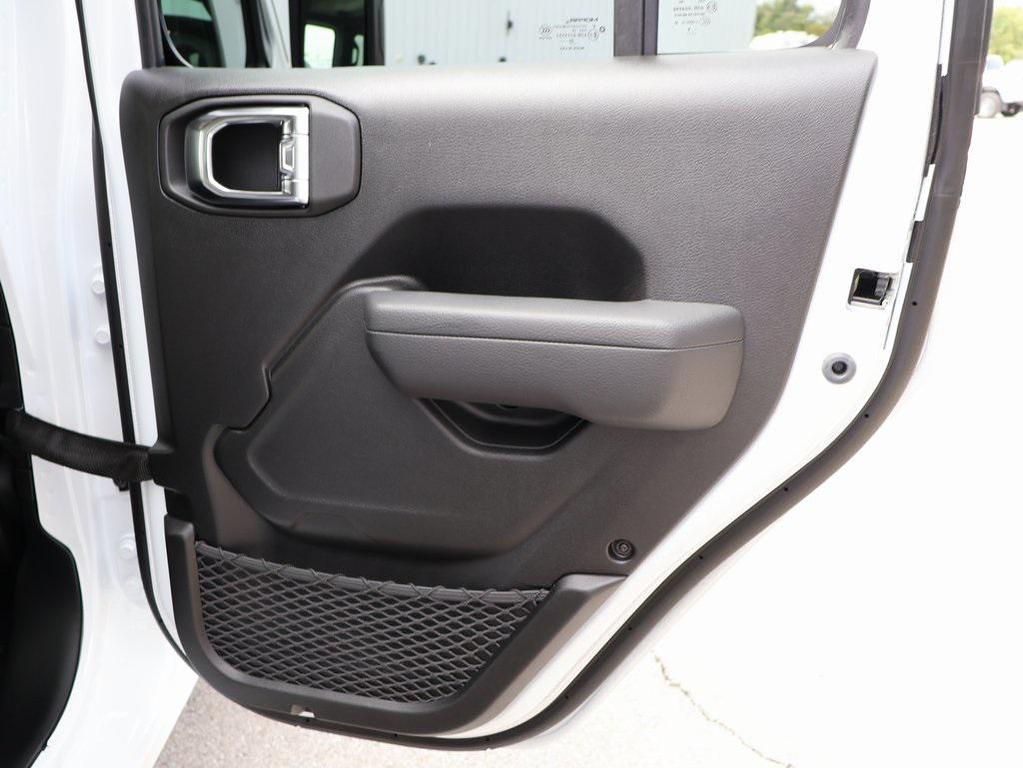 new 2025 Jeep Wrangler car, priced at $47,075