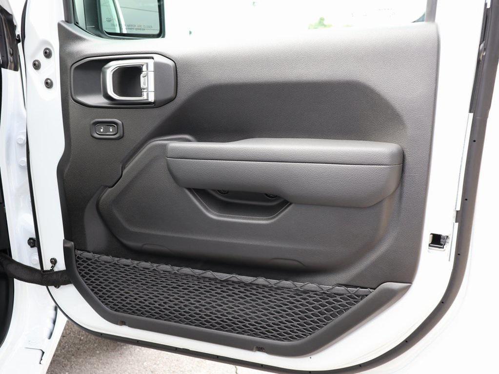 new 2025 Jeep Wrangler car, priced at $47,075
