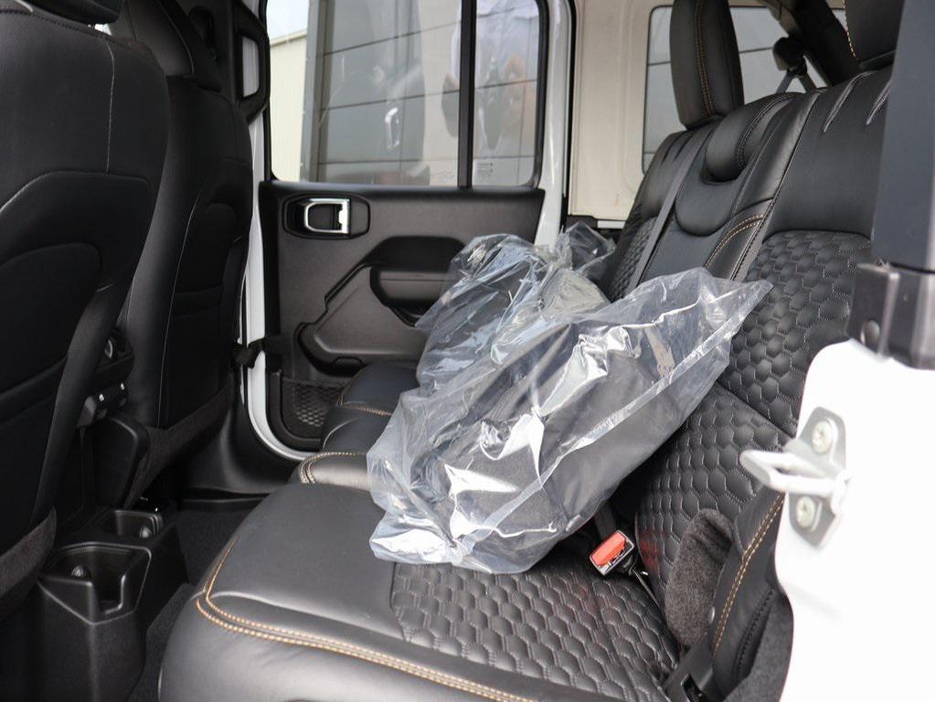 new 2025 Jeep Wrangler car, priced at $47,075